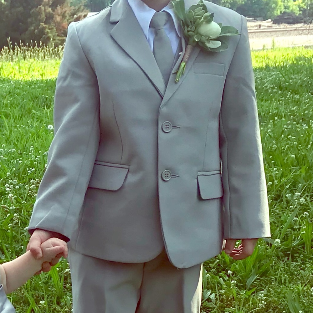 Gray boys 5 piece suit